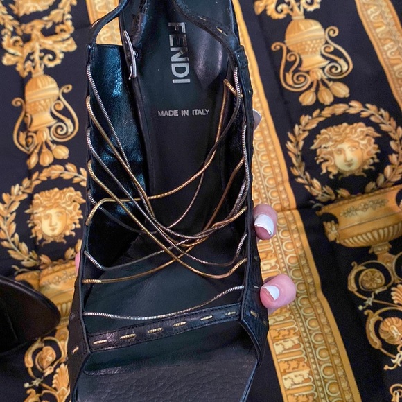 Fendi ladies heels with chain detail size 8 new condition never worn - Picture 5 of 7